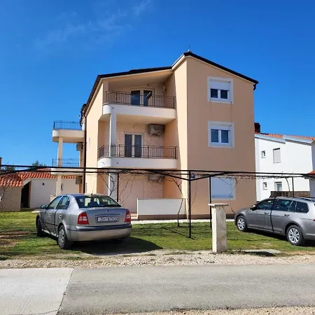 Lovely Holiday Luce Apartment